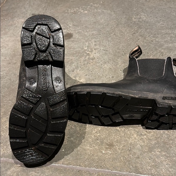 Blundstone Black Ankle Boots with Elastic Panels - Picture 4 of 5